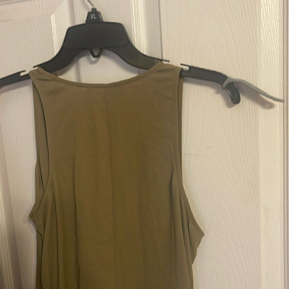 BCBG MaxAzria  Vneck Blouse Size XSmall NWT OFFER 22$ - Picture 2 of 7